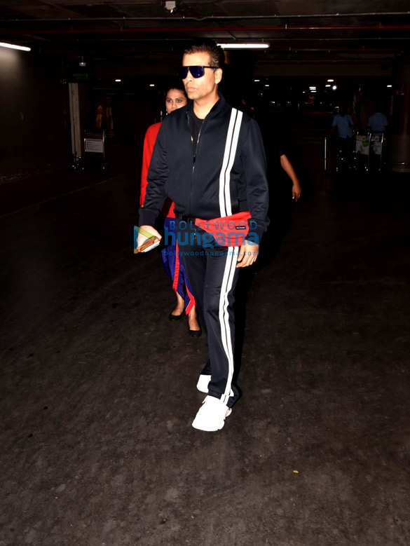 deepika padukone and karan johar snapped at the airport 4