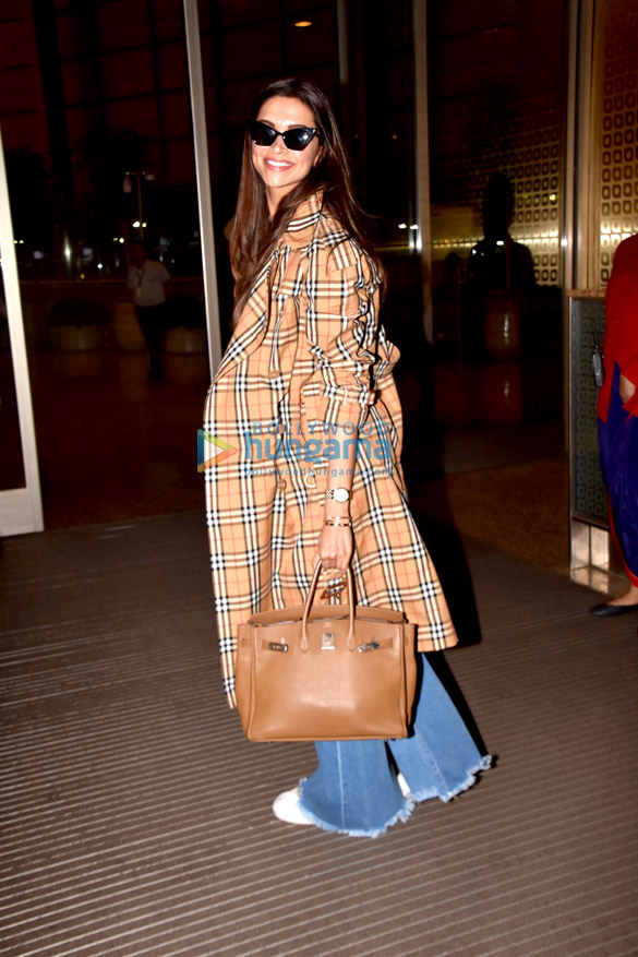 deepika padukone and karan johar snapped at the airport 5