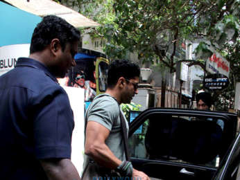 Farhan Akhtar snapped at Bblunt Salon