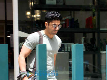 Farhan Akhtar snapped at Bblunt Salon