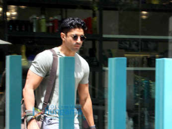 Farhan Akhtar snapped at Bblunt Salon