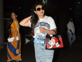 Hema Malini, Esha Deol, Shahid Kapoor and Sophie Choudry snapped at the airport