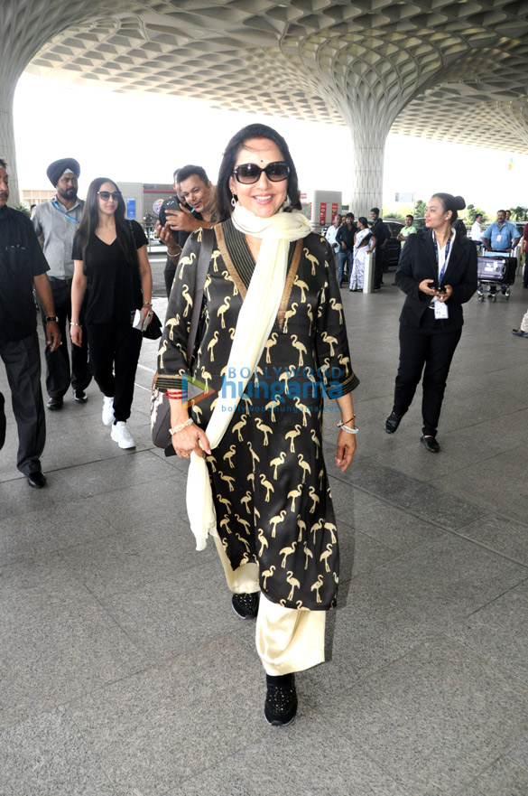 hema malini esha deol and shahid kapoor snapped at the airport 4