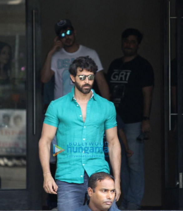 Hrithik Roshan, Zayed Khan and Sonali Bendre spotted with family post lunch in Juhu