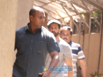 Hrithik Roshan spotted in Juhu