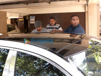 Hrithik Roshan spotted in Juhu