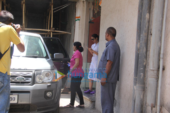 huma qureshi spotted at a clinic 005 1