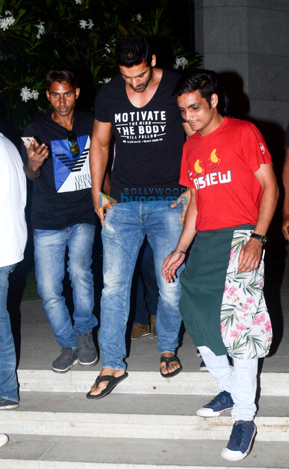 john abraham spotted at o pedro bkc 1