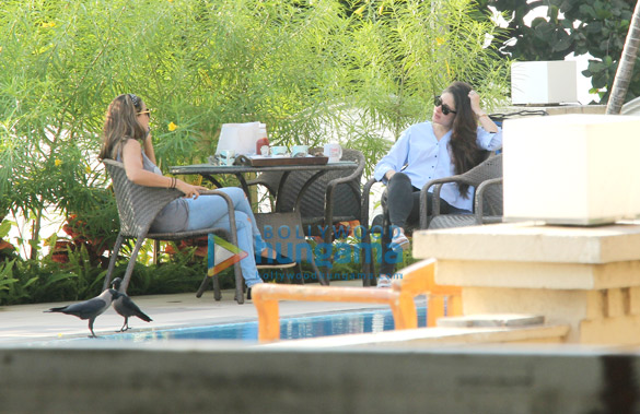 kareena kapoor khan and taimur ali khan snapped at amrita aroras house 6