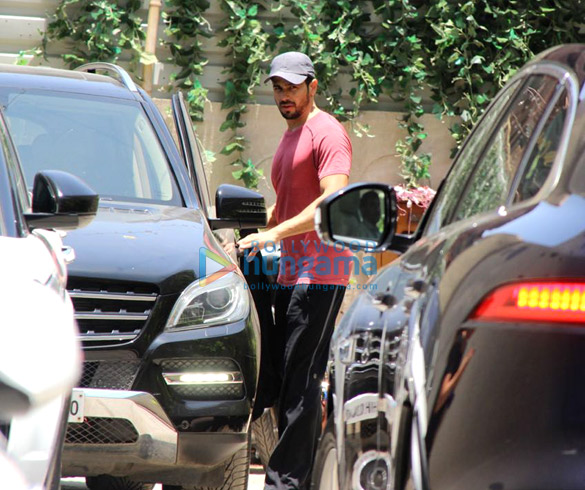 kareena kapoor khan and others snapped outside the gym 4
