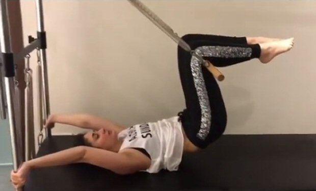 Kareena Kapoor Khan gives some major workout goals with her pilates workout session Kareena Kapoor Khan gives some major workout goals with her pilates workout session