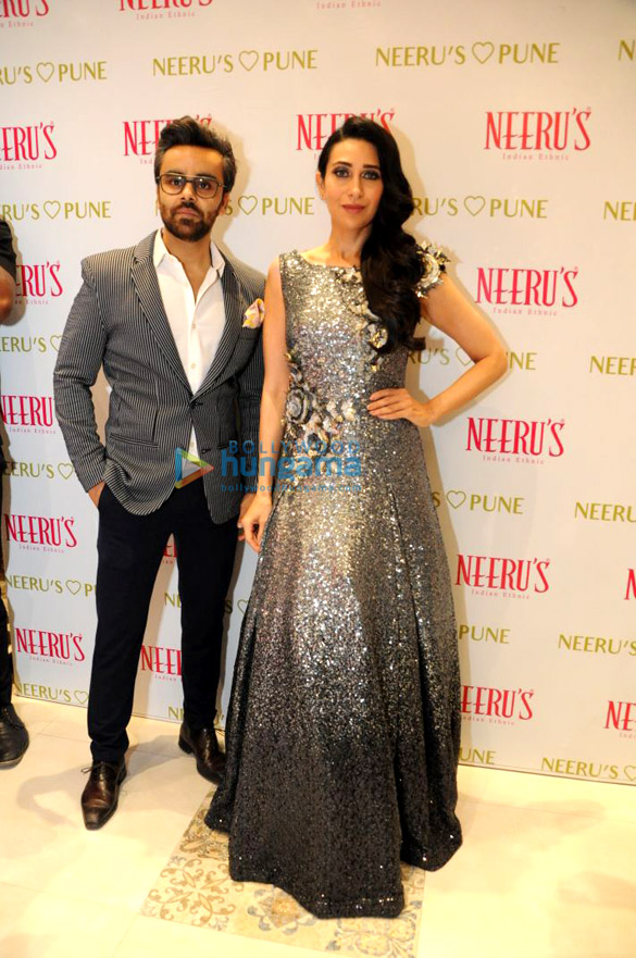 karishma kapoor graces the neerus store launch in pune 3