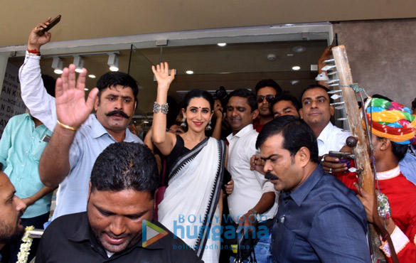 karisma kapoor inaugurates the 172nd store of linen club 1
