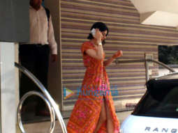 Khushi Kapoor spotted at a clinic in Juhu Khushi Kapoor spotted at a clinic in Juhu