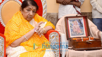 Lata Mangeshkar receives Swara Mauli Puraskar