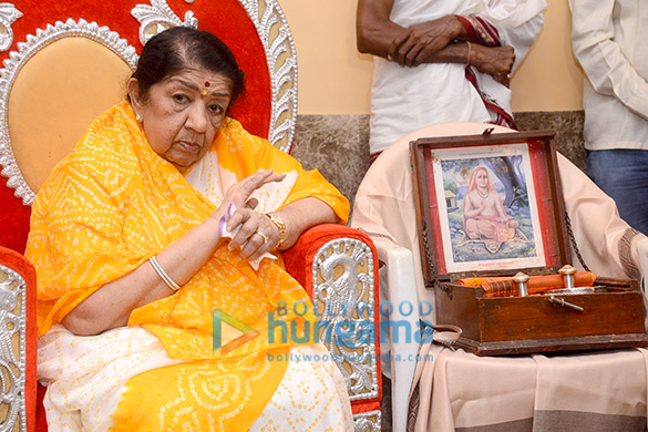 lata mangeshkar receives swara mauli puraskar 3