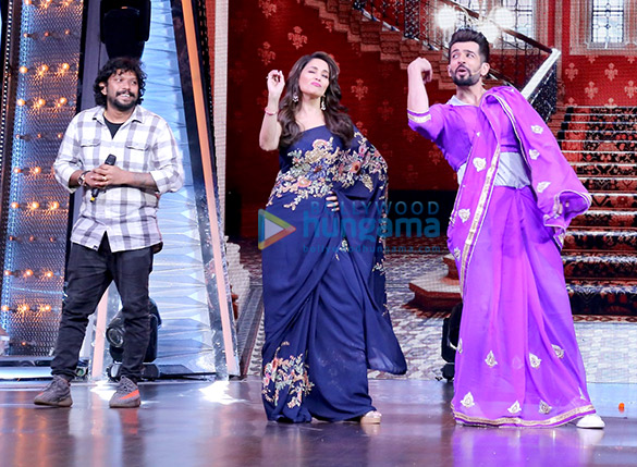 madhuri dixit snapped promoting her film bucket list on did little master 4