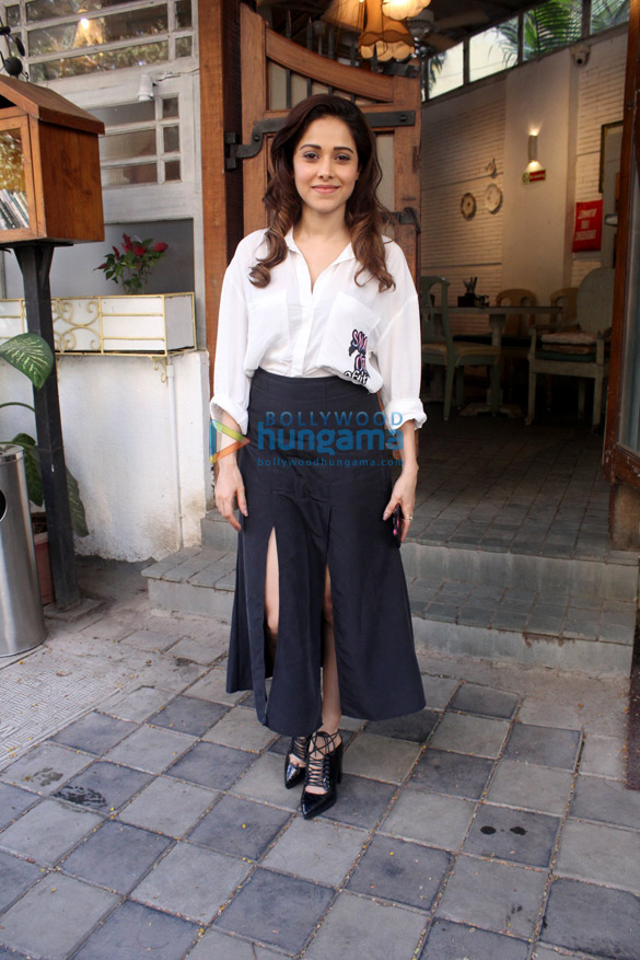 nushrat bharucha spotted at the fable cafe in juhu 5