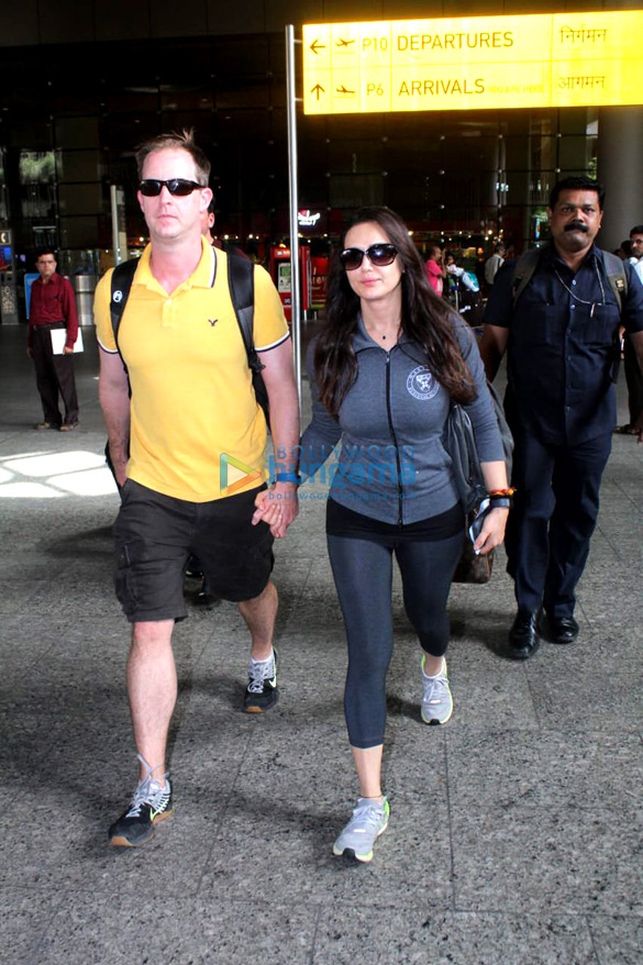 preity zinta and gene goodenough snapped at the airport 6