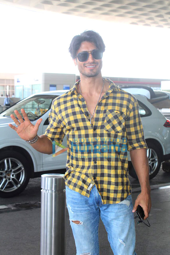 ranbir kapoor shahid kapoor urvashi rautela and others snapped at the airport 6