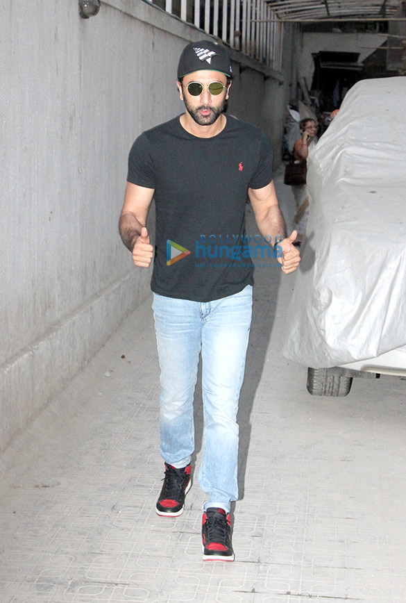 ranbir kapoor snapped at the old office of dharma productions 5