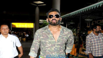 Akshay Kumar, Raveena Tandon and Suniel Shetty snapped at the airport