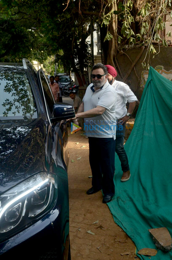 Rishi Kapoor snapped at the iconic Krishna Raj bungalow Rishi Kapoor snapped at the iconic Krishna Raj bungalow