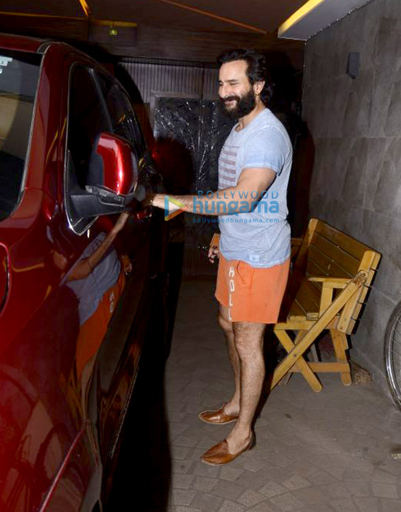 saif ali khan spotted at a clinic in bandra 6