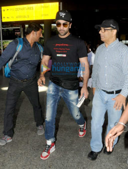 Salman Khan, Jacqueline Fernandez, Twinkle Khanna, Prachi Desai, Ayushmann Khurrana and others snapped at the airport