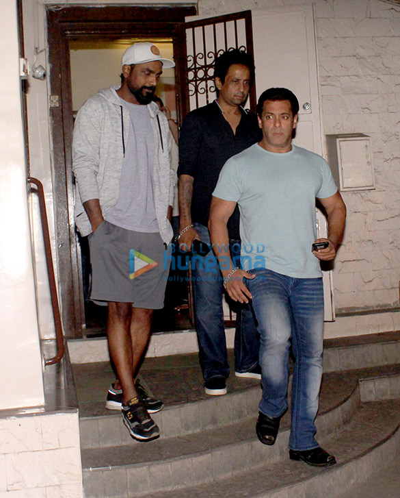 Salman Khan and Remo D’Souza snapped at Ramesh Taurani’s house Salman Khan and Remo D’Souza snapped at Ramesh Taurani’s house