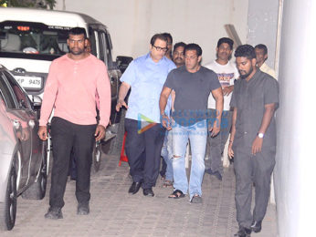 Salman Khan snapped at tips office