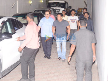 Salman Khan snapped at tips office