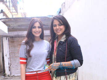 Sameera Reddy and Sonali Bendre snapped at a jewellery shop in Bandra