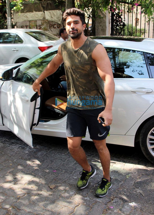 shahid kapoor rhea chakraborty and others spotted at gym 005 2