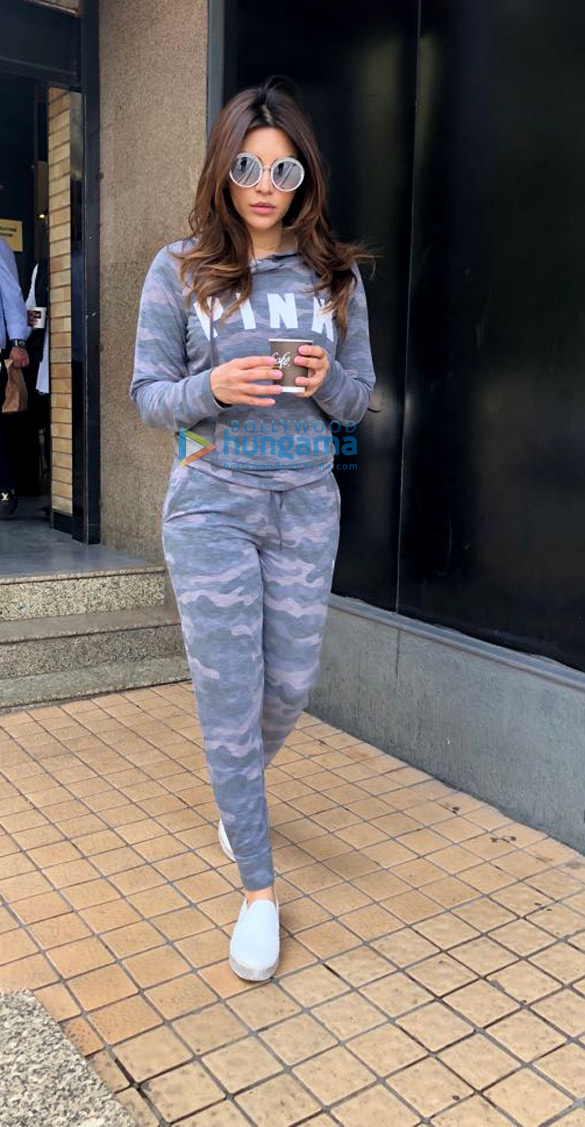 shama sikander snapped at a coffee shop in bandra 5