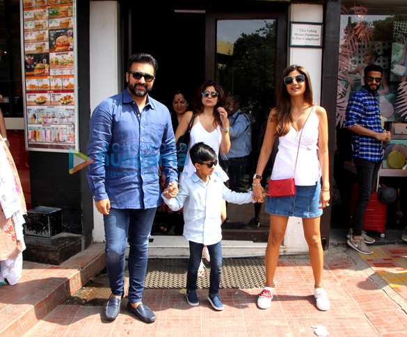 Shilpa Shetty snapped with her family at Bastian Shilpa Shetty snapped with her family at Bastian