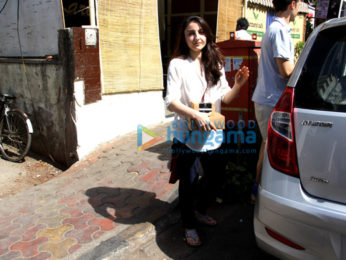 Soha Ali Khan snapped at Farmers' Cafe in Bandra