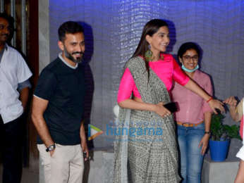 Sonam Kapoor and Anand Ahuja spotted loooking for a new house in Bandra