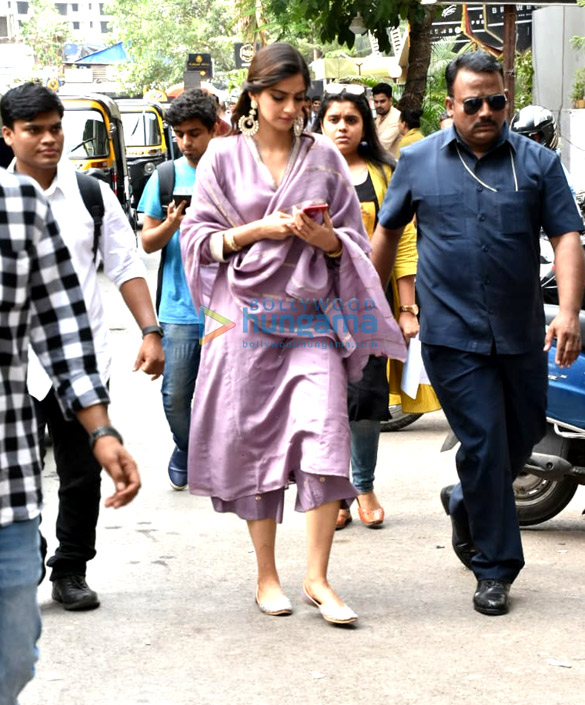 sonam kapoor snapped at veere di wedding promotions 2