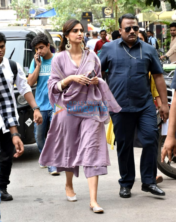 sonam kapoor snapped at veere di wedding promotions 5