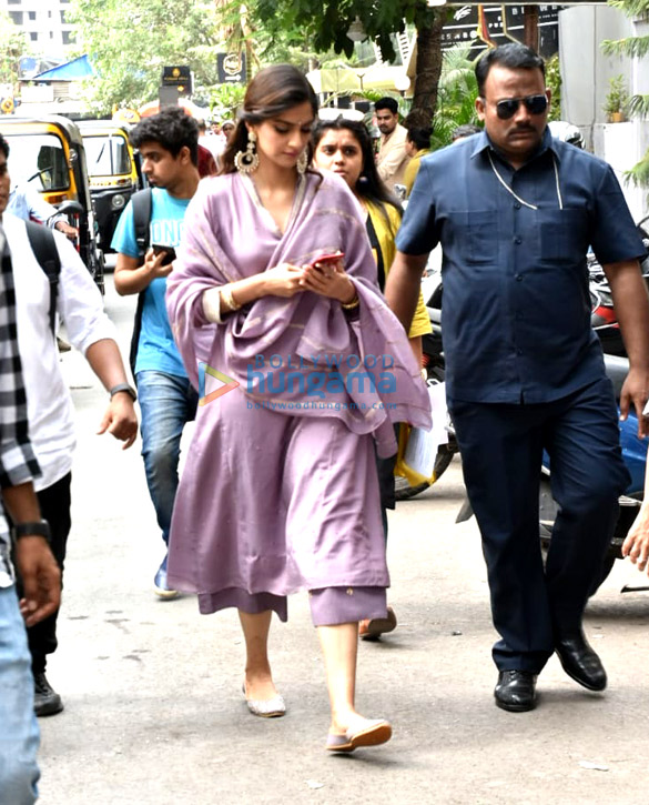 sonam kapoor snapped at veere di wedding promotions 6
