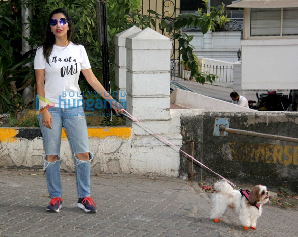 Sophie Choudry snapped at Pali Hill in Bandra Sophie Choudry snapped at Pali Hill in Bandra