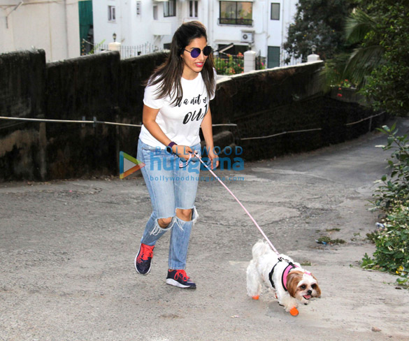 sophie choudry snapped at pali hill in bandra 6
