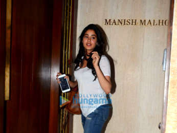 Sushant Singh Rajput, Kriti Sanon and Janhvi Kapoor spotted at Manish Malhotra’s house