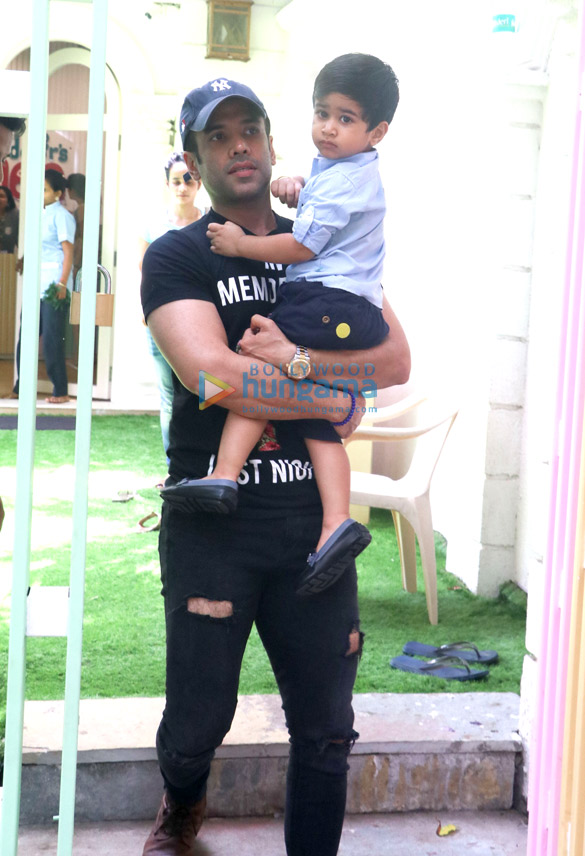 taimur ali khan and lakshya kapoor snapped at their play school 1