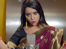 Check out Petuni Uthu De Aaj Ek song by Amruta Fadnavis for the Marathi film AA BB KK