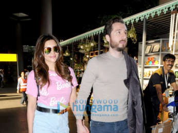 Vaani Kapoor, Karisma Kapoor and others snapped at the airport