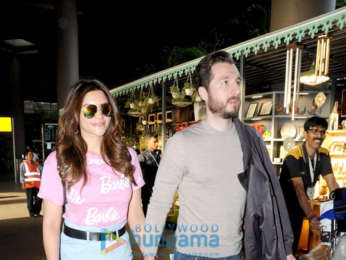 Vaani Kapoor, Karisma Kapoor and others snapped at the airport