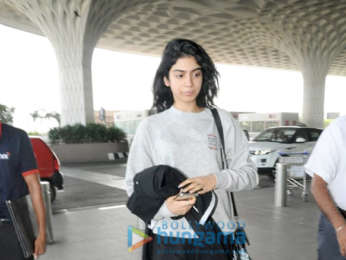 Vaani Kapoor, Karisma Kapoor and others snapped at the airport
