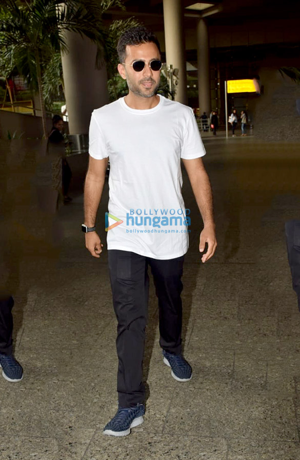 vaani kapoor and anand ahuja snapped at the airport 2